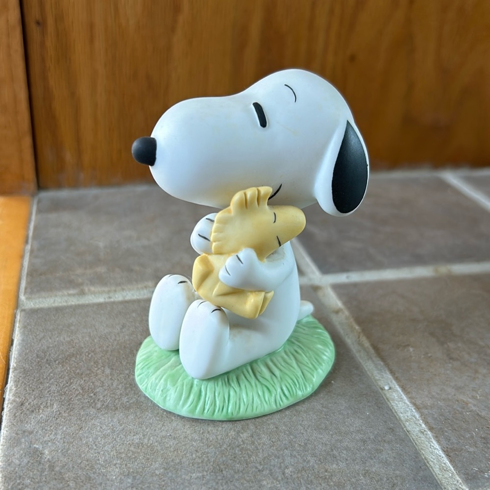 Snoopy & Woodstock sitting/hugging ceramic figurine
